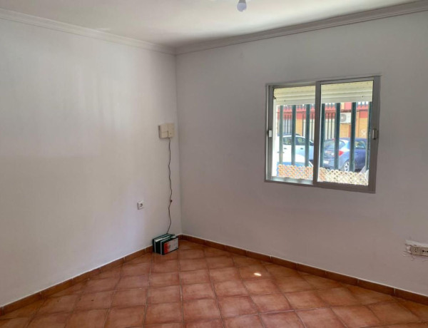 Piso en venta en Calle Virgen de los Desamparados, Dos Hermanas thumbnail 2