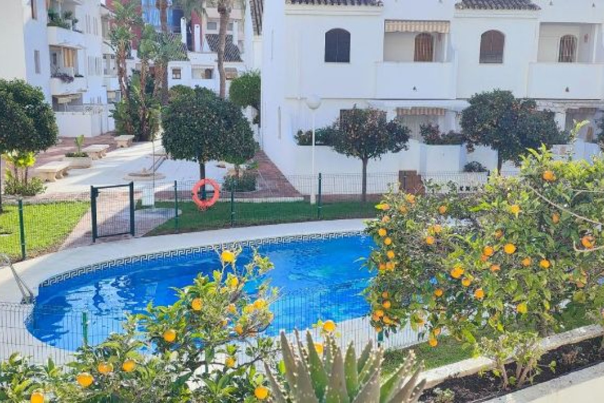 Sale of townhouse in  Torrequebrada , Benalmádena photo 2