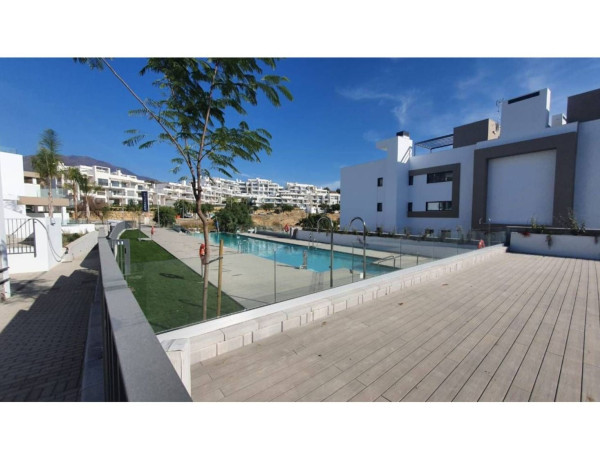 First floor for sale in Calle Polonia, Estepona photo 1