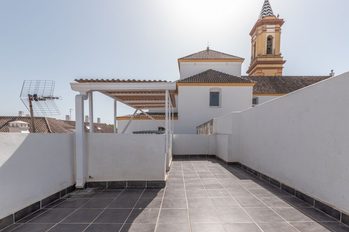 Sale of townhouse in Estepona Town , Estepona photo 1
