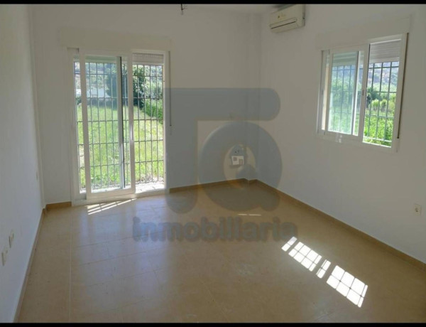 First floor for sale in Avenida 28 de Febrero, Salobreña thumbnail 2