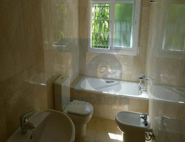 First floor for sale in  Avenida 28 de Febrero, Salobreña photo 4