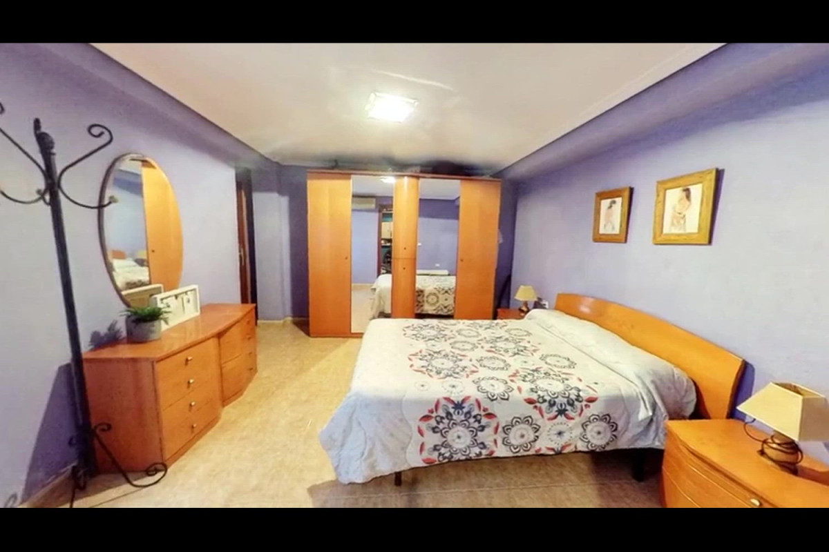 Sale of apartment in Calle l'Almara, Burjassot
photo 1