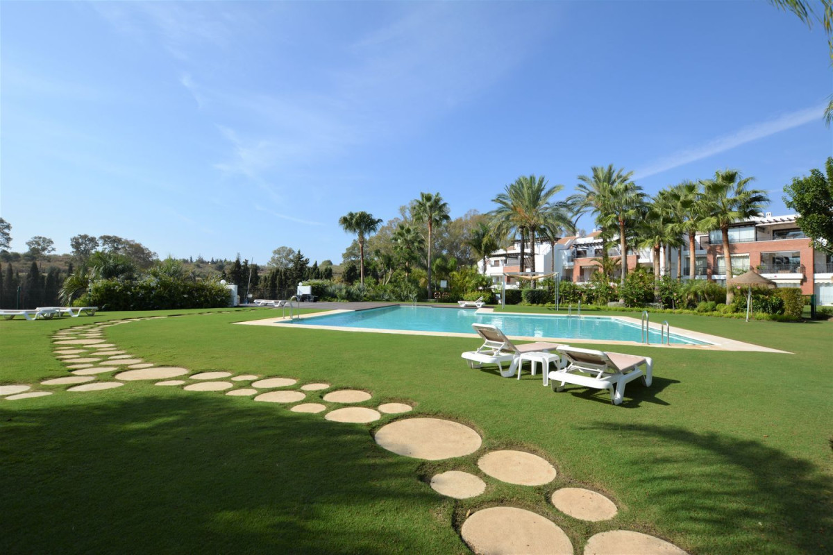 Sale of apartment in Calle Cartama, 9, Estepona
photo 2