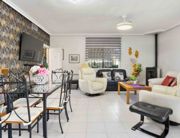Chalet independiente en venta en Centro , Torrevieja thumbnail 1