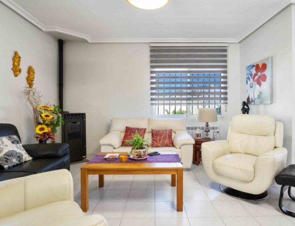 Chalet independiente en venta en Centro , Torrevieja thumbnail 2