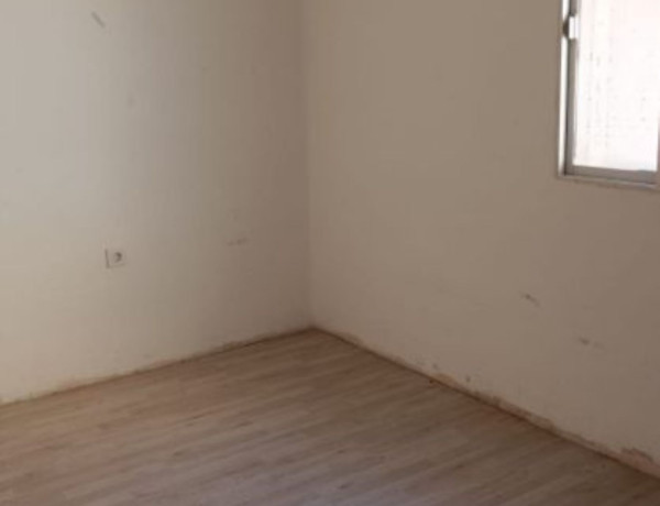Piso en venta en Calle Virgen de los Desamparados, Dos Hermanas thumbnail 2