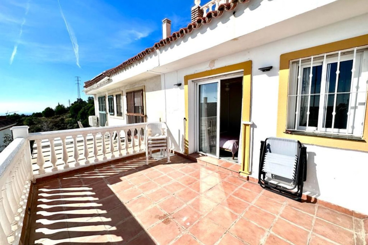Venta de chalet adosado en  Calle Hierbamora, 4 , Benalmádena photo 2