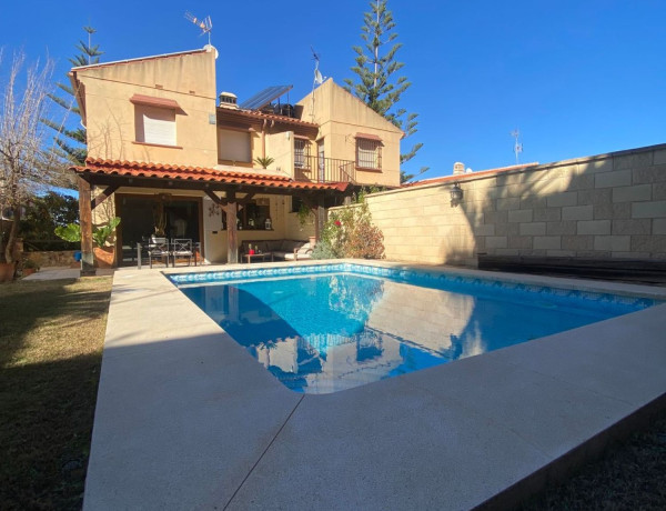 Chalet adosado en venta en  Calle Fernando Fuente Fuente , Alhaurín de la Torre photo 1