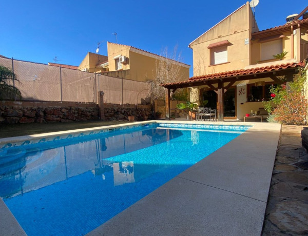 Chalet adosado en venta en  Calle Fernando Fuente Fuente , Alhaurín de la Torre photo 2