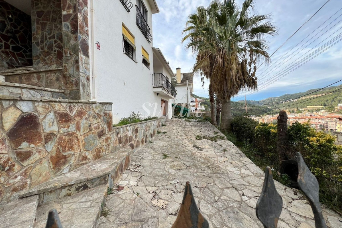 Casa o chalet independiente en venta en calle Manuel de Falla, Vallirana
photo 4