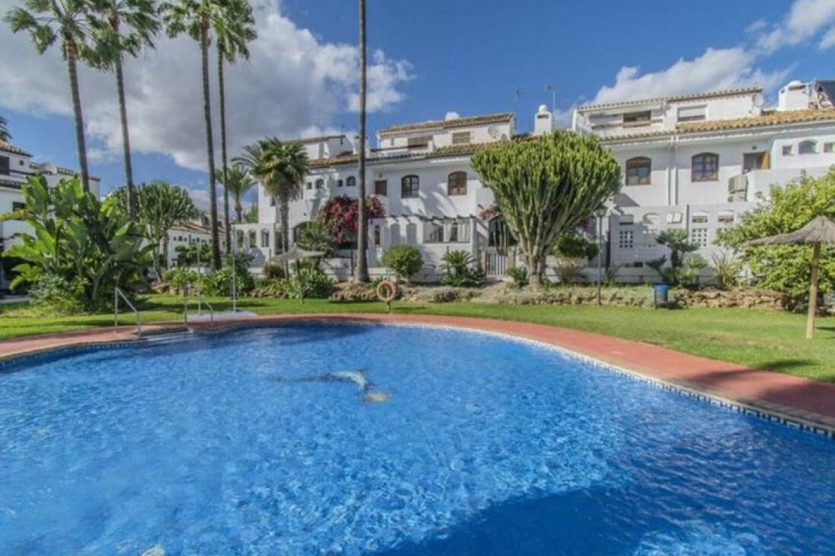 Sprzedaż szeregowego domku w Estepona Pueblo , Estepona photo 1