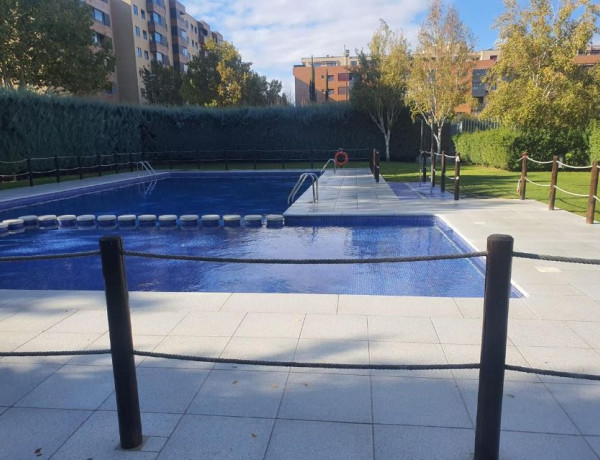 Продажа квартиры в  Calle Ibón de Catieras, Zaragoza photo 1