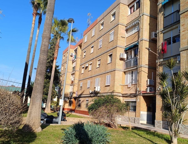 Piso en venta en Calle Herberos, Dos Hermanas photo 1