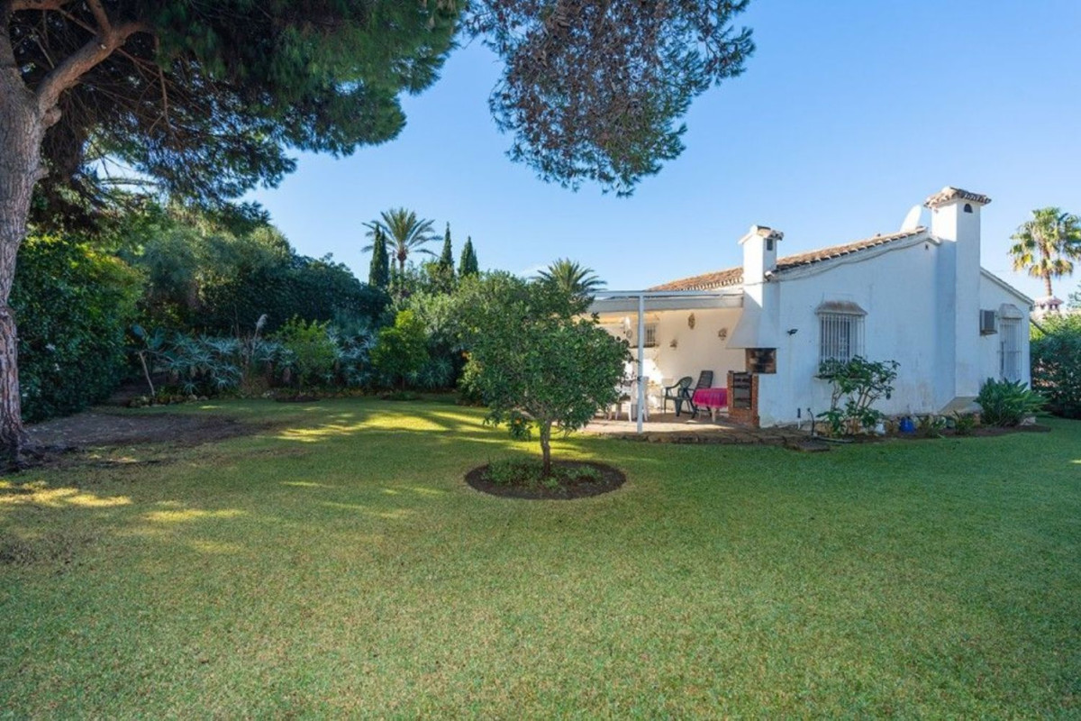 Venta de chalet independiente en Elviria-Cabopino, Marbella
 photo 3
