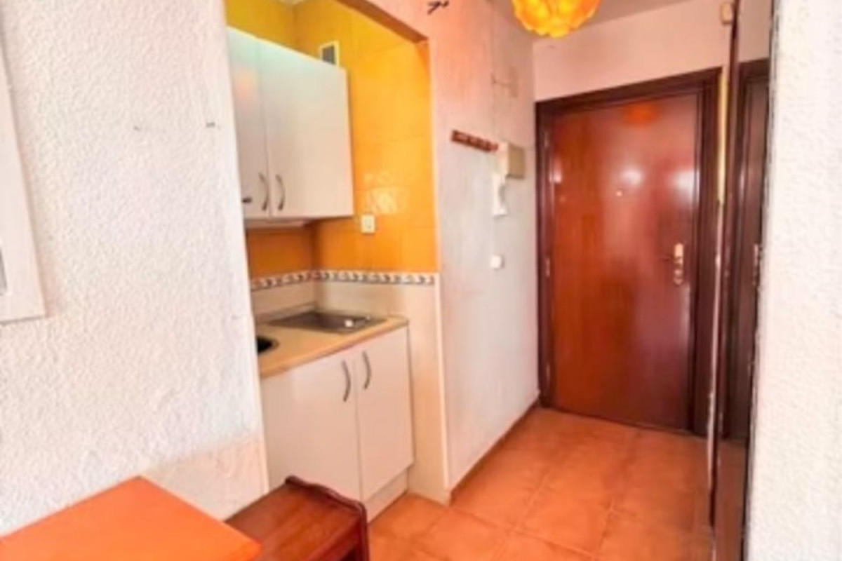 Sale of studio in Plaza de la nogalera, Torremolinos photo 4
