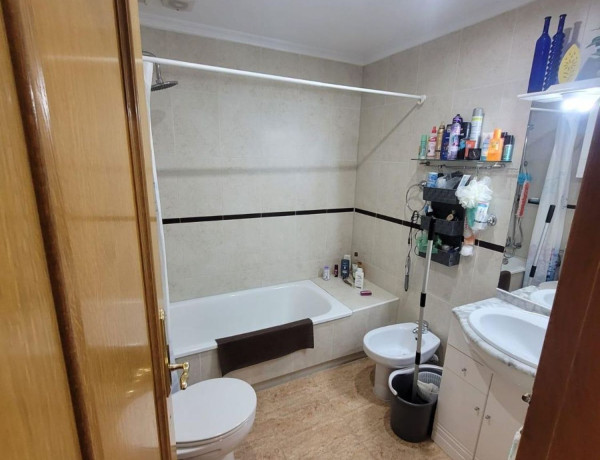 First floor for sale in Calle Concordia, Torrevieja thumbnail 2