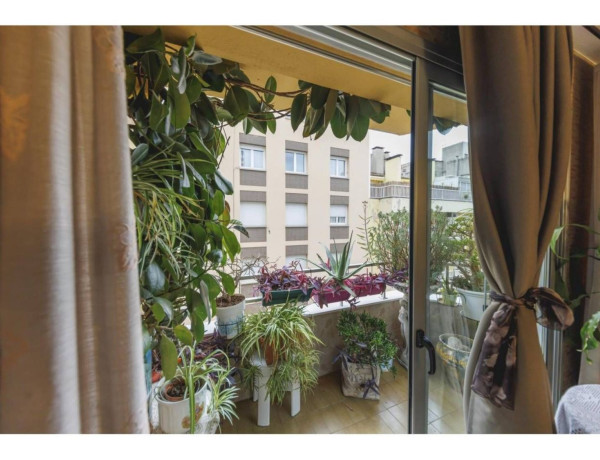 Bajo en venta en Calle Francesc Artau, Girona photo 1