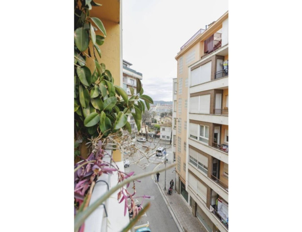 Bajo en venta en Calle Francesc Artau, Girona thumbnail 1