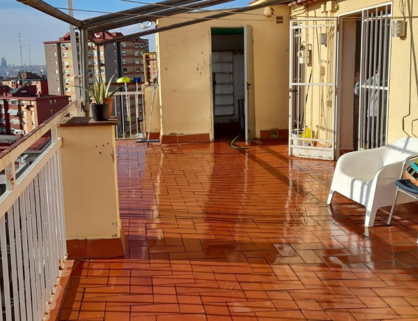 Ático en venta en  Calle de Sirius, Badalona photo 1