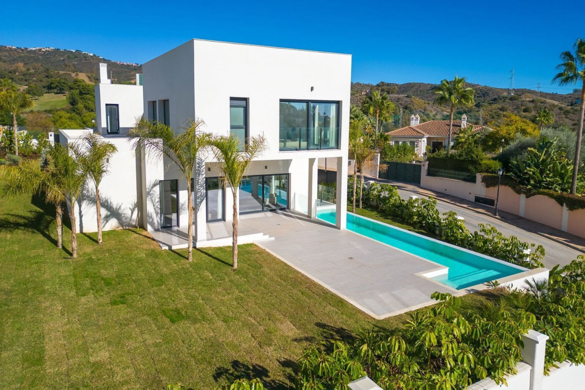 Venta de chalet independiente en Elviria-Cabopino, Marbella
photo 2