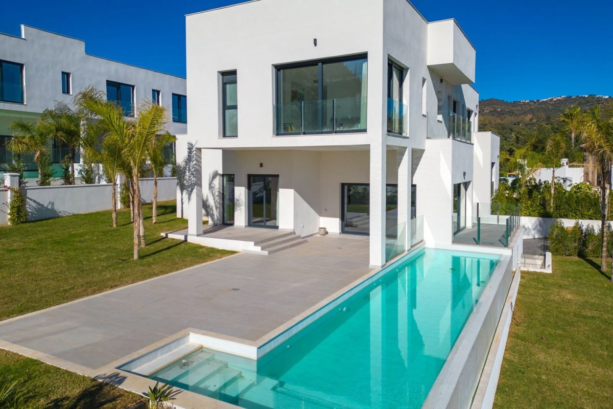 Venta de chalet independiente en Elviria-Cabopino, Marbella
photo 3
