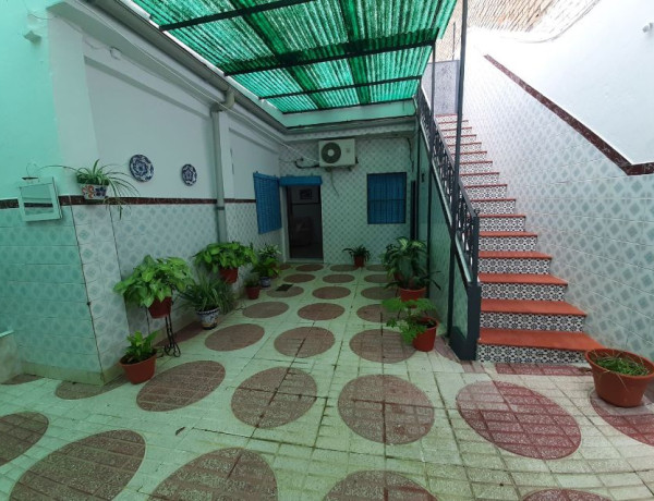 Chalet adosado en venta en  Urb. IBARBURU , Dos Hermanas photo 1