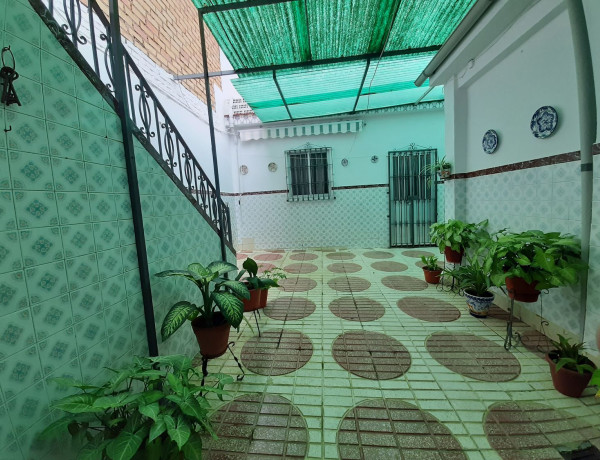 Chalet adosado en venta en  Urb. IBARBURU , Dos Hermanas photo 3