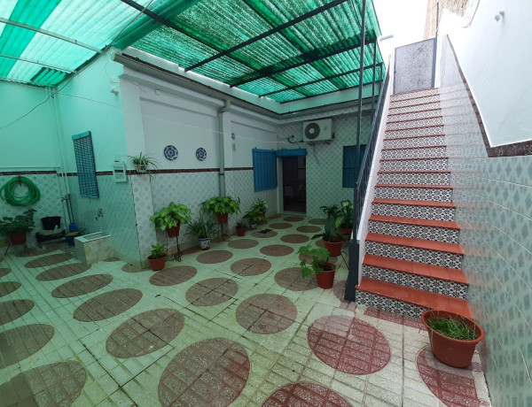Chalet adosado en venta en  Urb. IBARBURU , Dos Hermanas photo 4