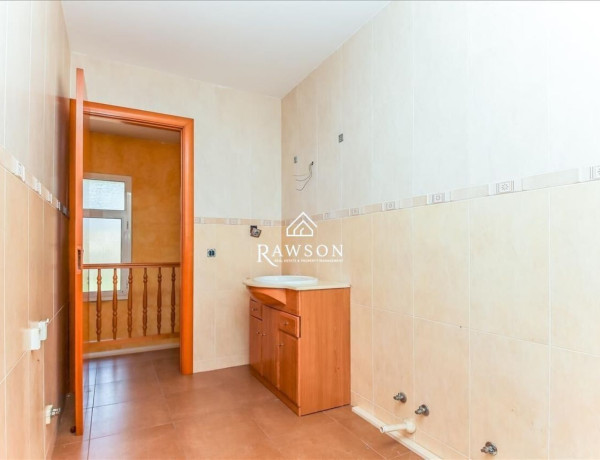 Коттедж на продажу в  Calle de la Via Làctia, Cunit photo 4