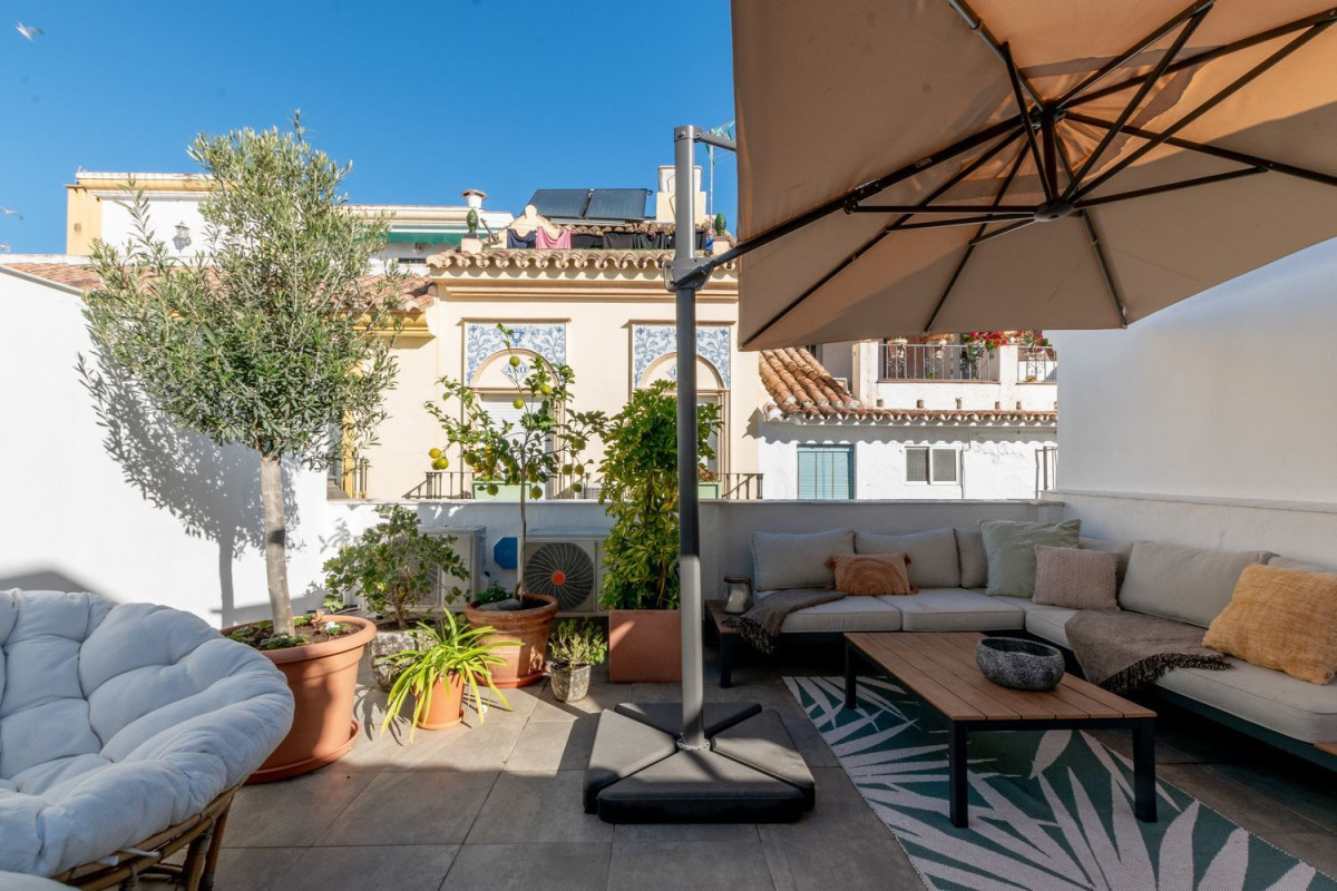 Sale of townhouse in Estepona Town , Estepona photo 2