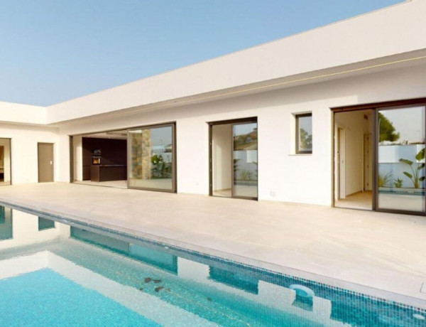 Chalet independiente en venta en  Las Lomas del Rame-Bahía Bella , Los Alcázares photo 2