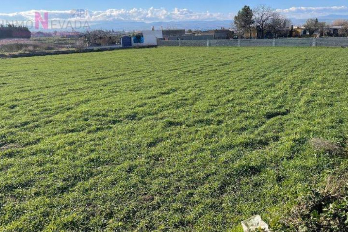 Terreno en venta en Maracena, Granada photo 1