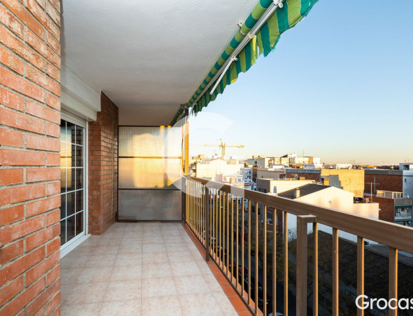 Piso en venta en  Plaça de Catalunya , El Prat de Llobregat photo 1