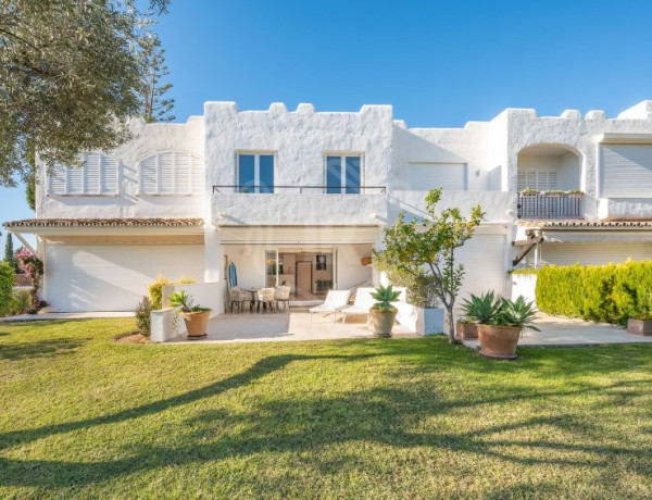 Таунхаус на продажу в  Peñablanaca s/n , Marbella photo 1