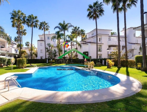 Таунхаус на продажу в  Urbanización Los Naranjos de Marbella, 39 , Марбелья photo 1