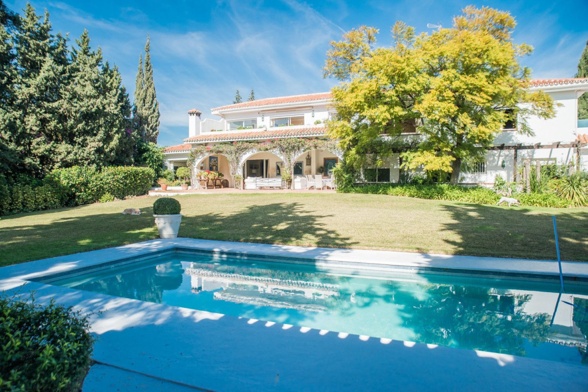 Sale of independent chalet in Calahonda Site, Mijas
 photo 2
