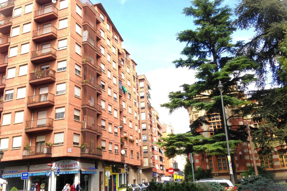 Продажа квартиры на Calle Capitán Gaona / AVDA DE LA PAZ, Логроньо
photo 3