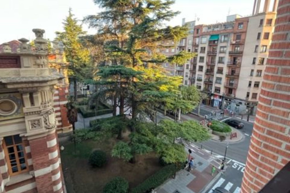 Продажа квартиры на Calle Capitán Gaona / AVDA DE LA PAZ, Логроньо
photo 5