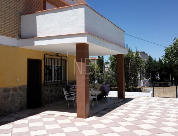 Chalet independiente en venta en Calle Pablo Neruda, La Zubia photo 1