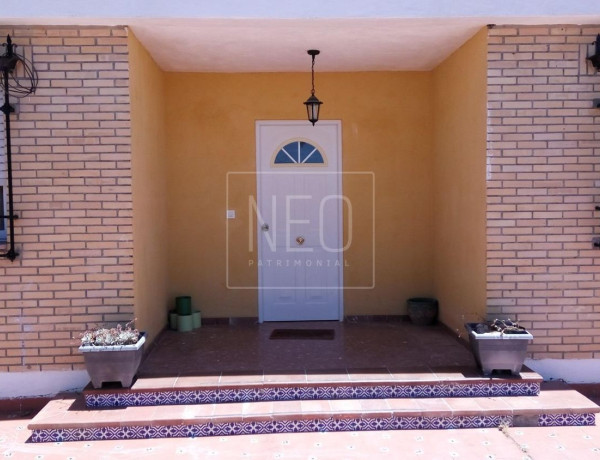 Chalet independiente en venta en Calle Pablo Neruda, La Zubia thumbnail 1
