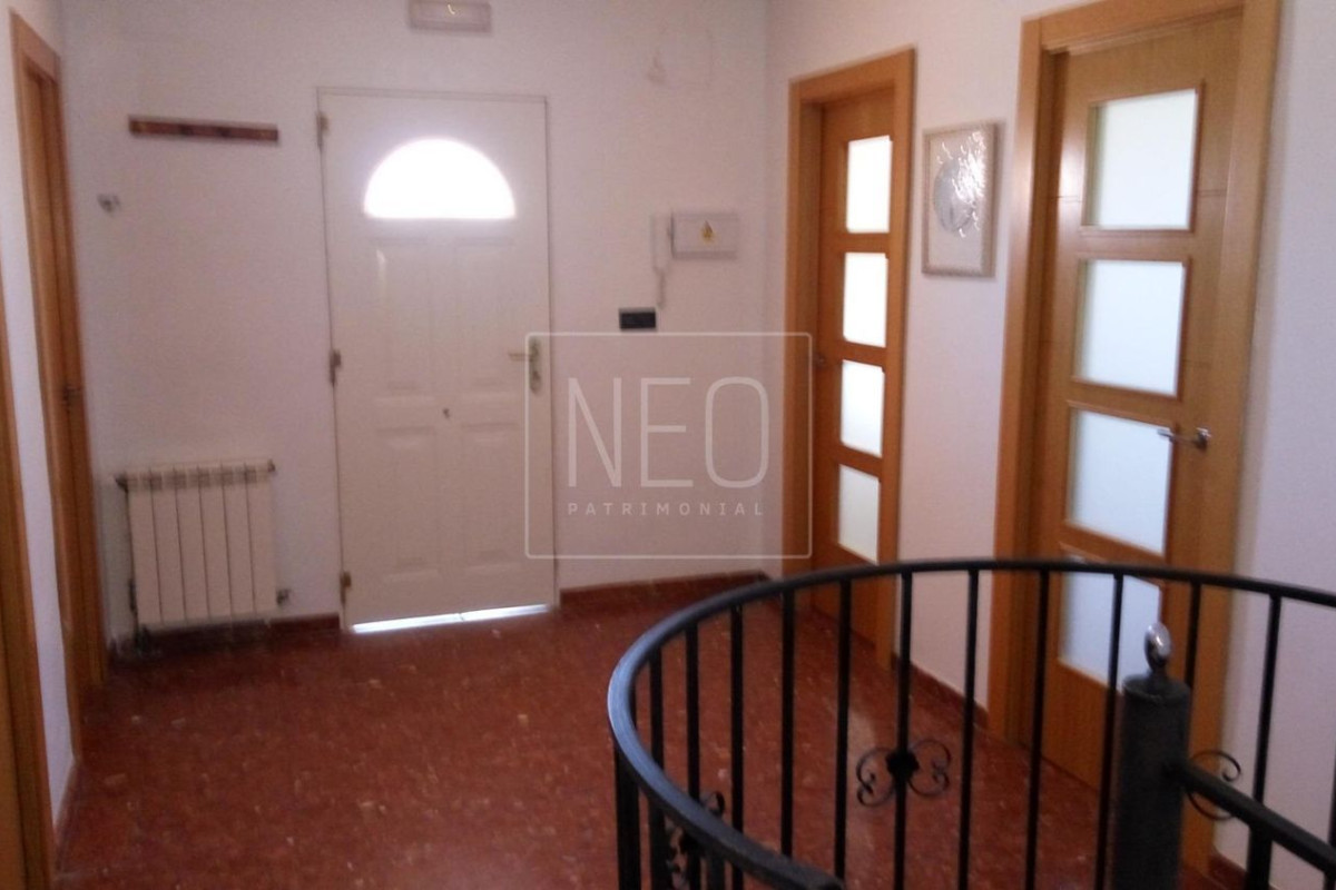 Sprzedaż niezależnego domku jednorodzinnego w  Calle Pablo Neruda, La Zubia photo 4