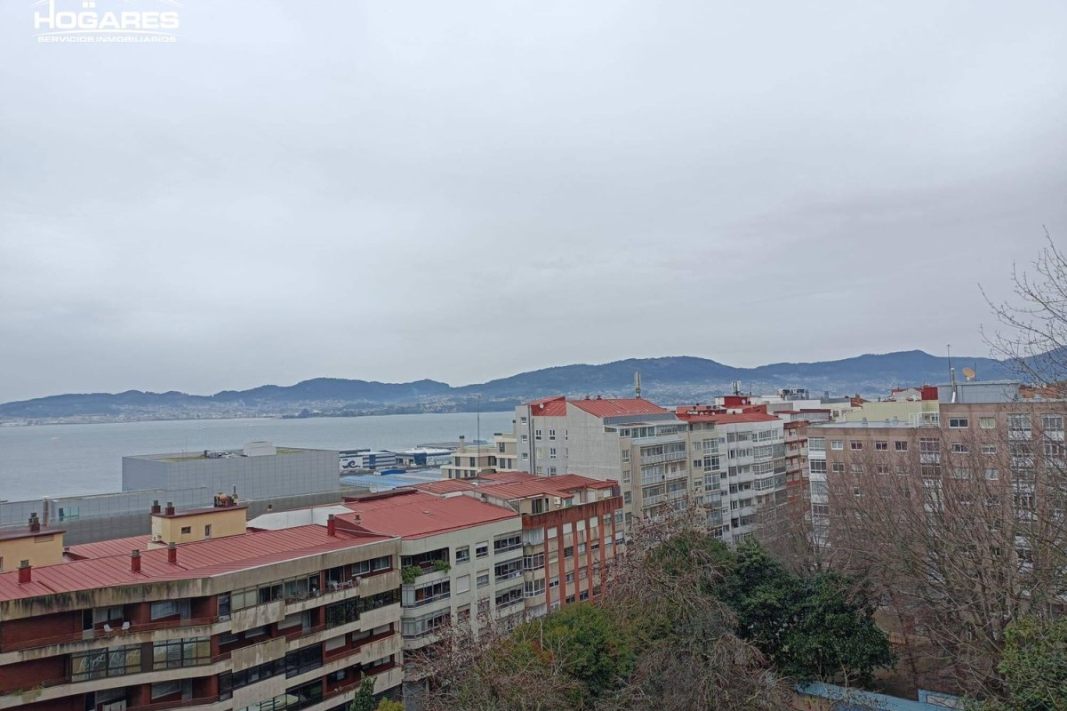 Venta de bajo en Calle de Pi y Margall, Vigo
photo 1