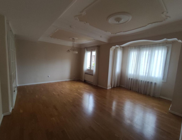 Продажа квартиры в  Calle de Santa Joaquina de Vedruna, Zaragoza photo 3