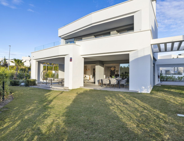 Detached villa for sale in  Urb. Santa Clara Golf, Marbella photo 4