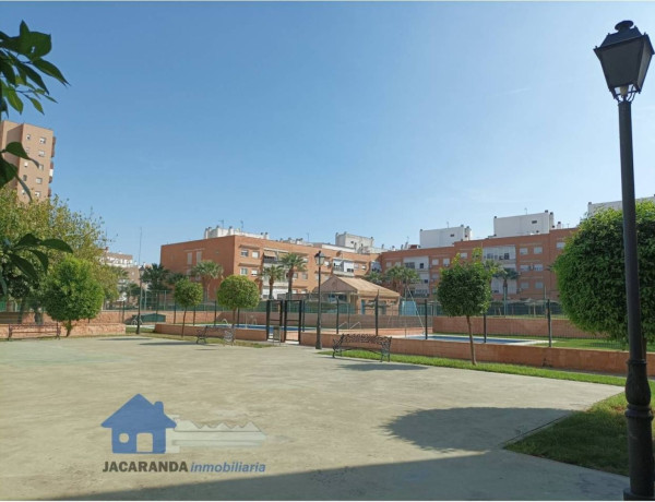 Piso en venta en Avenida los Pinos, Montequinto photo 1