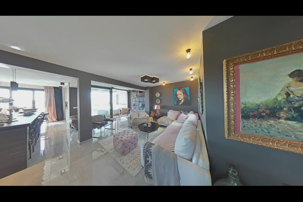 Продажа квартиры на Av. Condes de San Isidro, Фуэнхирола
photo 1