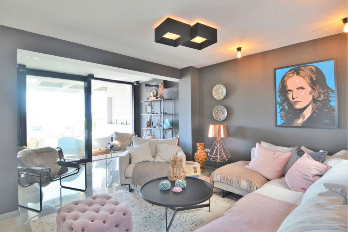 Продажа квартиры на Av. Condes de San Isidro, Фуэнхирола
photo 2