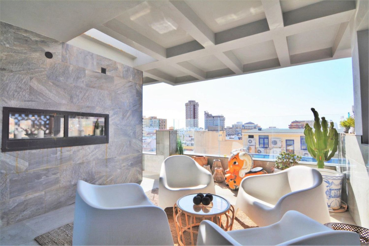 Продажа квартиры на Av. Condes de San Isidro, Фуэнхирола
photo 4