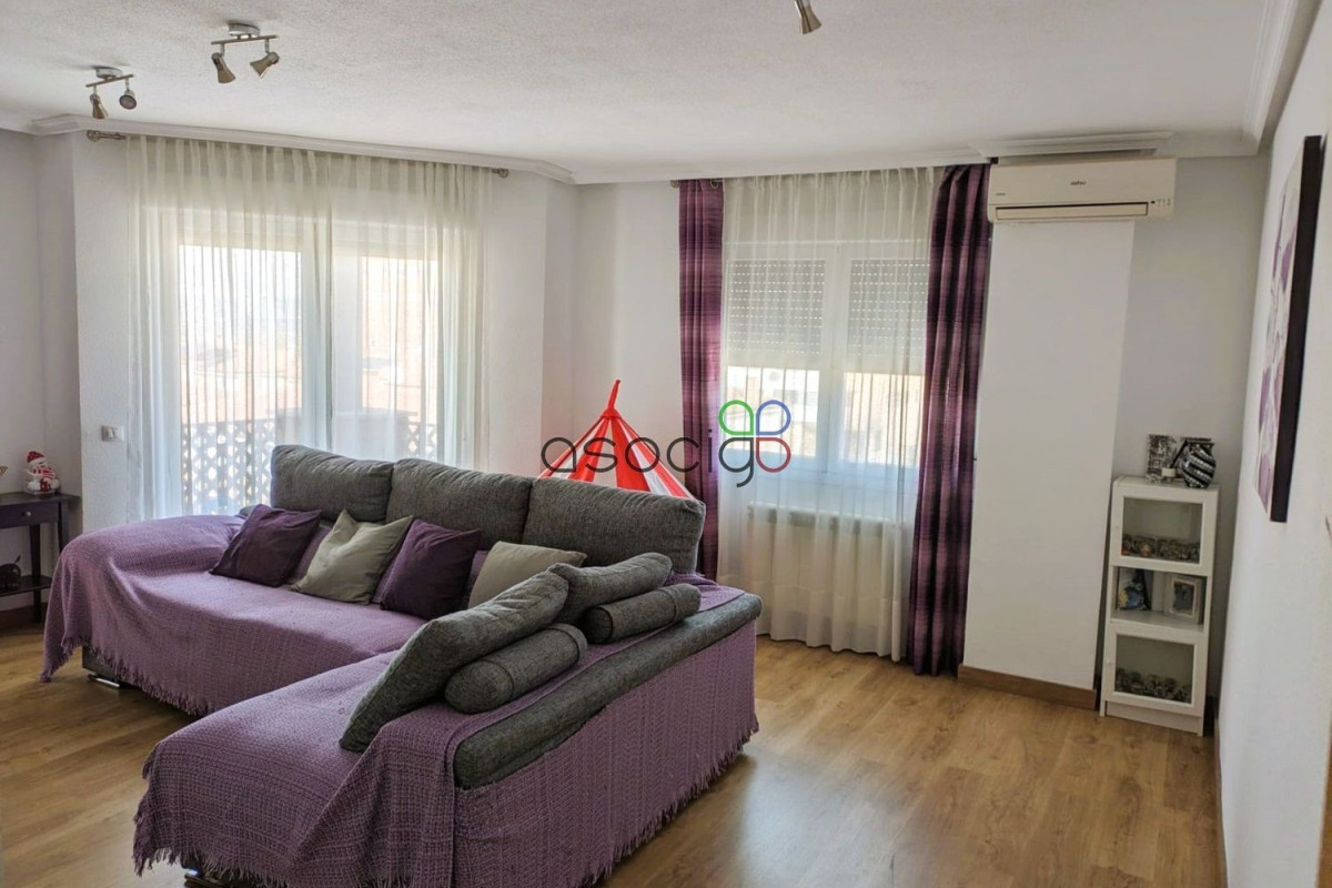 Продажа квартиры на Calle Carmen Conde, Азукека-де-Энарес
photo 2